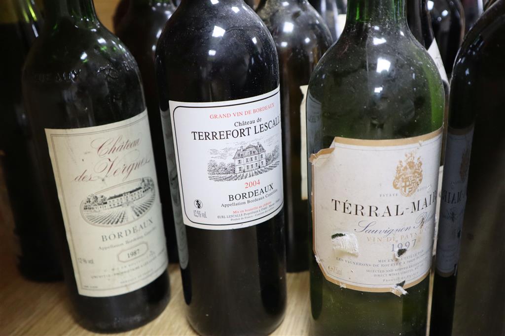 Assorted wines including Chateau Fombrauge 1989 and a De Kuypers Cherry Brandy (20)